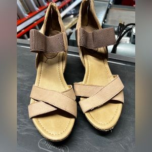 Reaction Kenneth Cole wedge sandals
